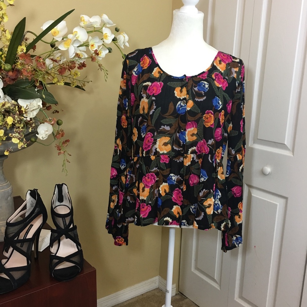 PATRONS OF PEACE FLORAL BUTTON FRONT TOP, SIZE L (NWT)